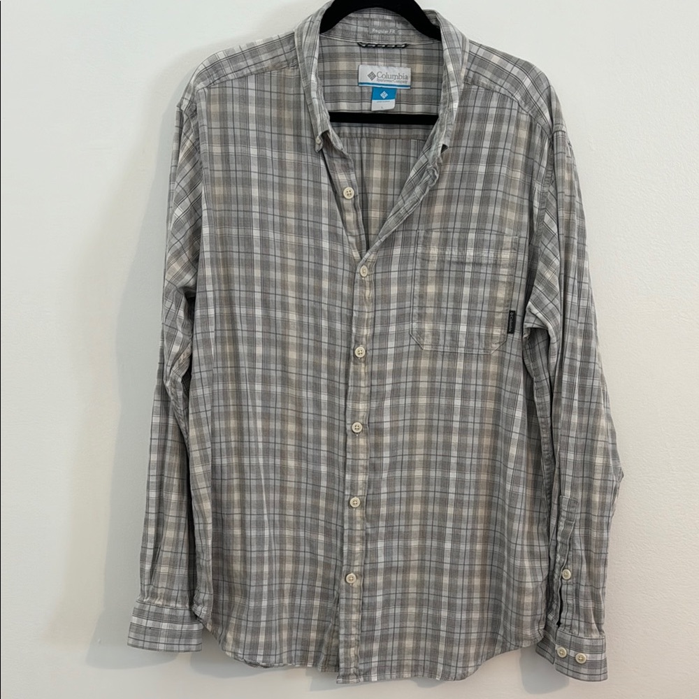 Columbia Men's Gray Plaid Long Sleeved Shirt